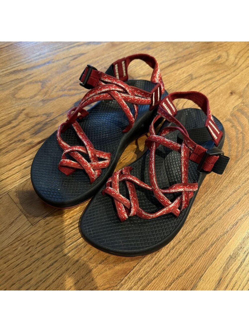 CHACO WOMENS RED SANDALS WATER SHOES SIZE 8